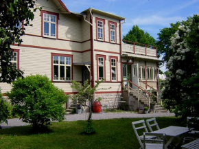  Villa Badhusgatan B&B  Боргхольм